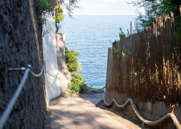 Appartamento in Residence con Piscina e Baia Privata