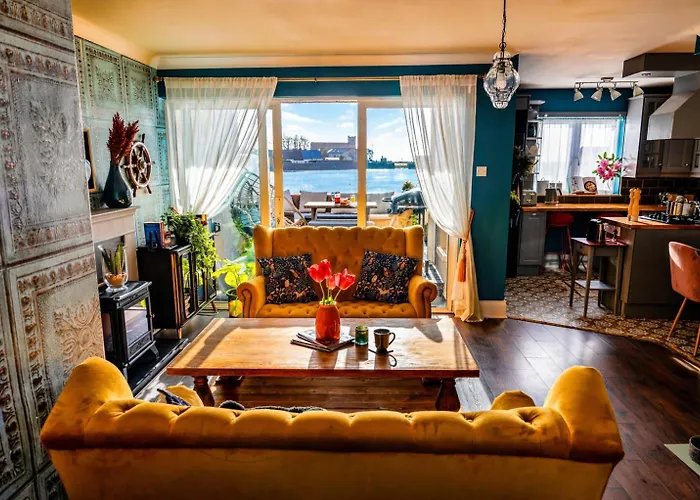 Dog-Friendly Seaview Apartment