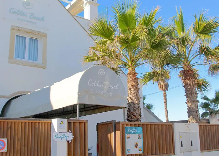 Golden Beach Guest House & Rooftop Bar