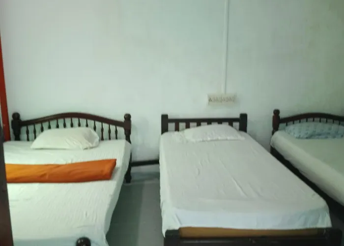 Johnson'S Homestay With Pool & Ecohouseboat Near Town Beach