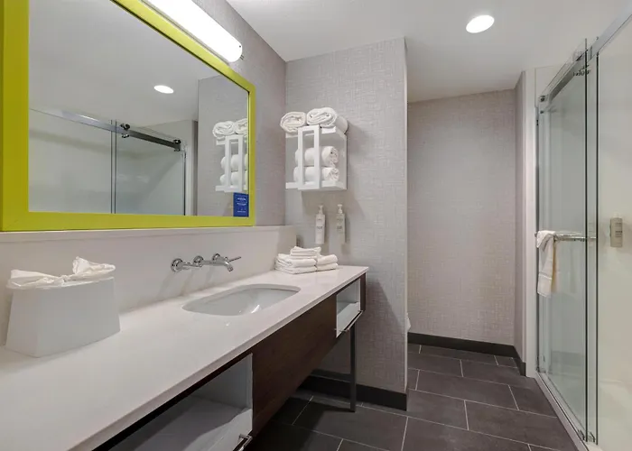 Hampton Inn & Suites Marina