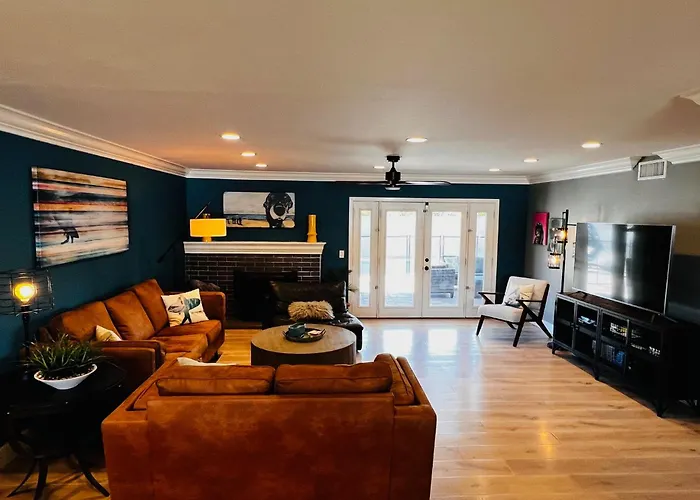 Huntington Beach, Ac, Pool, Hot Tub, Detached Office, Close To Beach, Outside Entertaining Area