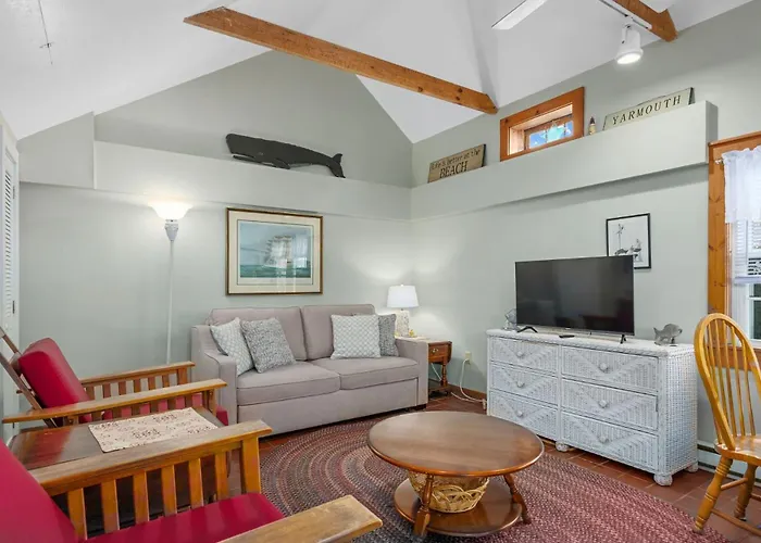 Stay At The Salt Box - Steps From The Sea