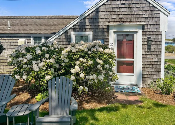 Stay At The Salt Box - Steps From The Sea