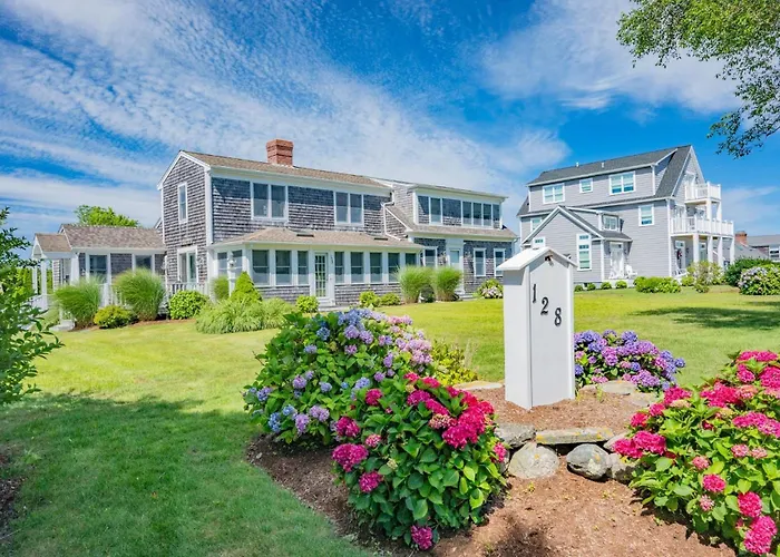 Coastal Escape: Pool, Pet-Friendly Near Beach