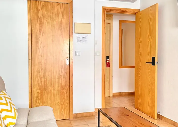 Nanit Rooms Ibiza Hostal