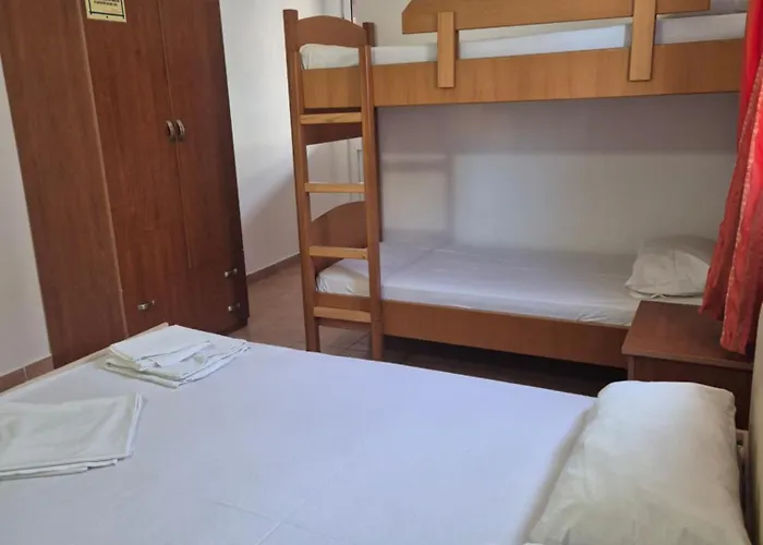 Rooms And Apartments Analipsi