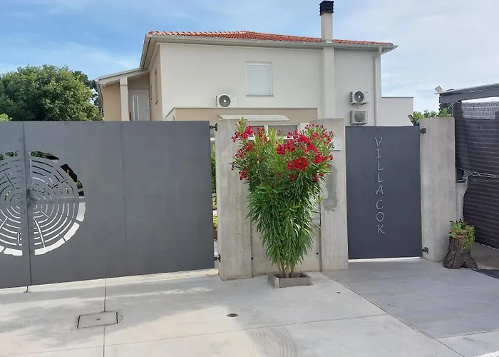 Villa Cok