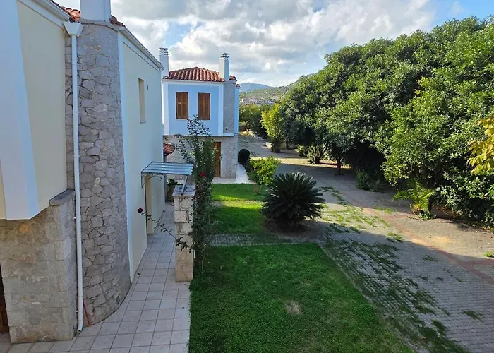 Mouria Pension Rooms & Studios