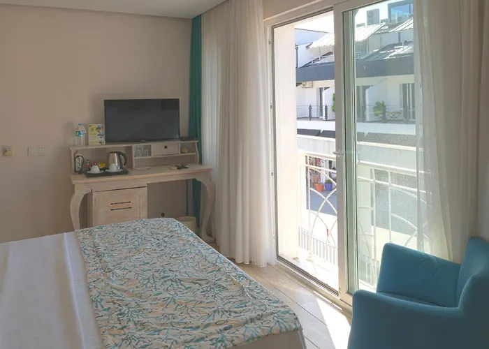 Dedeminn Marina Hotel
