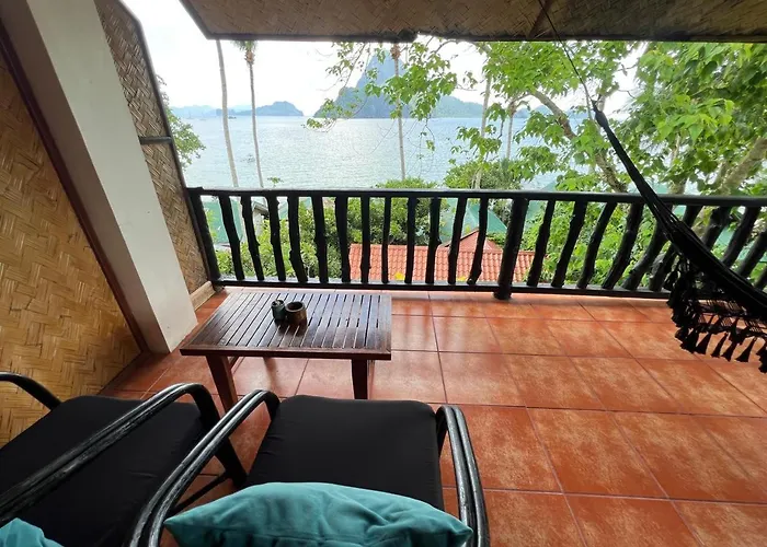 Golden Monkey Beach Hotel