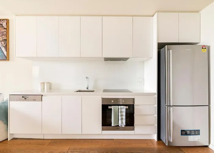 Beachside Flat With Free Parking