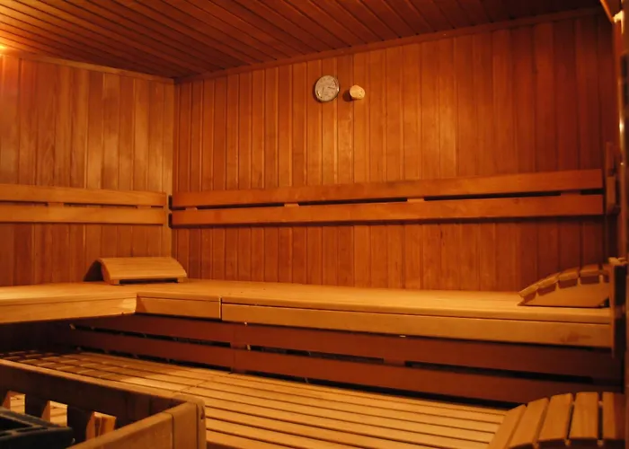 Hanseatic 111