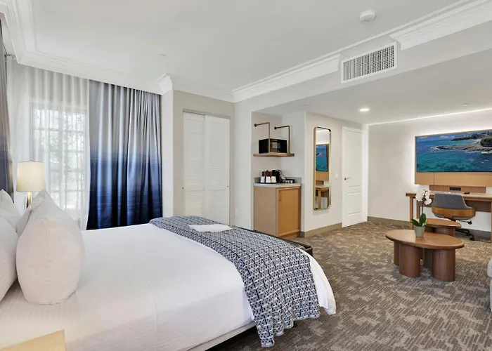 Best Western Plus Sunset Plaza Hotel