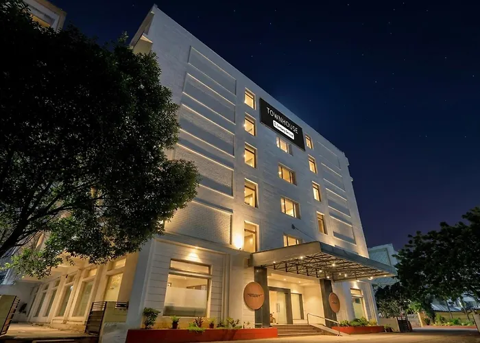 Super Townhouse Kakinada Nagamalli Thota Junction