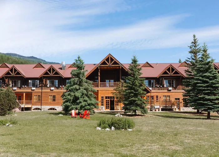 Glacier House Hotel & Resort
