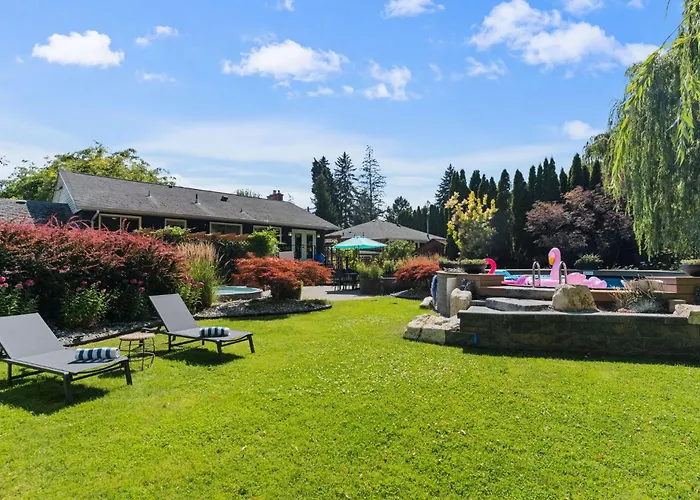 Waterfront Oasis With Pool, Hot Tub & Pet Friendly
