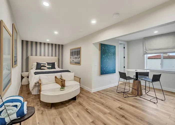 Azul On Avenida Del Mar Half Mile To The Pier 5 Suites