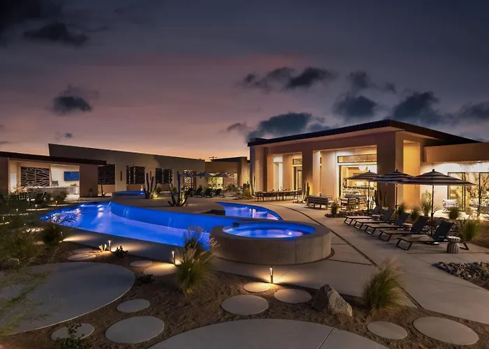Peak By Fieldtrip - 8 Bedroom Modern Oasis - 2 Pools