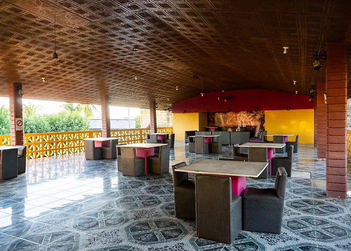 Hotel Y Restaurante Leones Marinos
