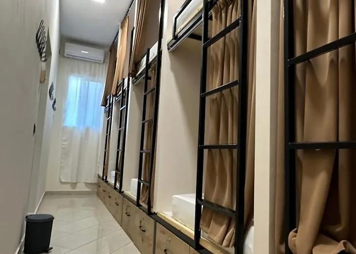Queen-V Hostel