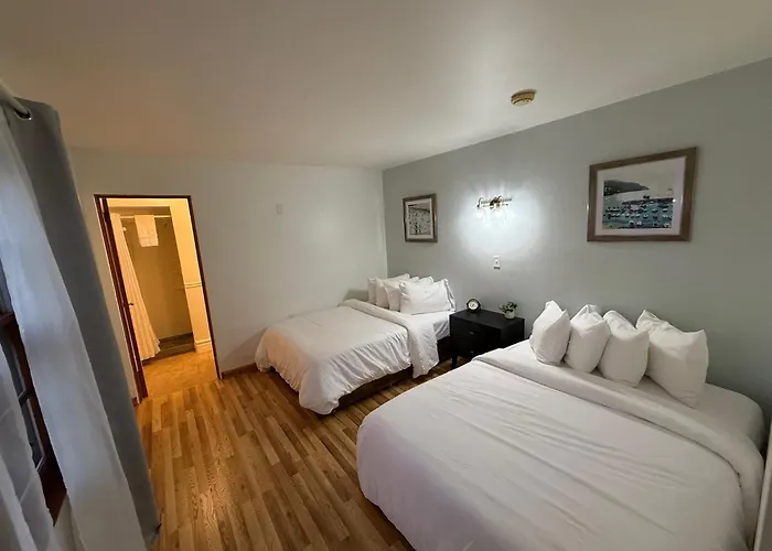 Scott'S Superior Inn And Cabins