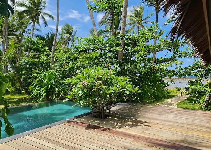 Big Rock Villa - Beachfront Villa With Pool & Direct Surf Access