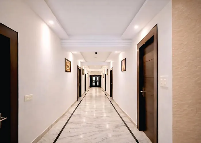 Goyal Hotelirs - Hotel Tara Palace Near Tajmahal East Gate, Agra