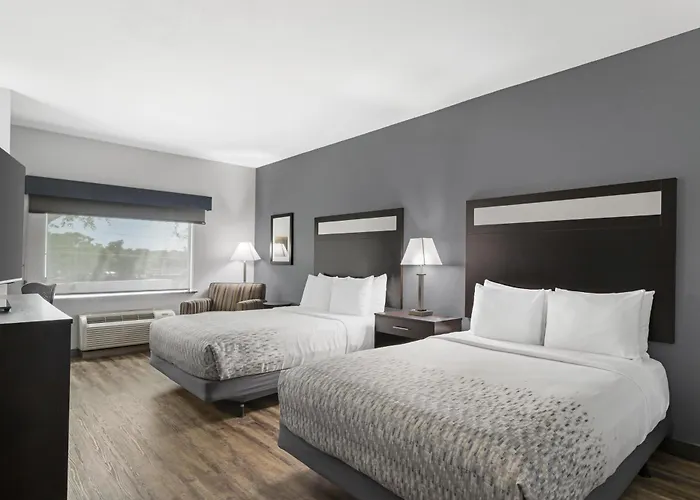 Best Western Plus Lake Jackson Inn & Suites