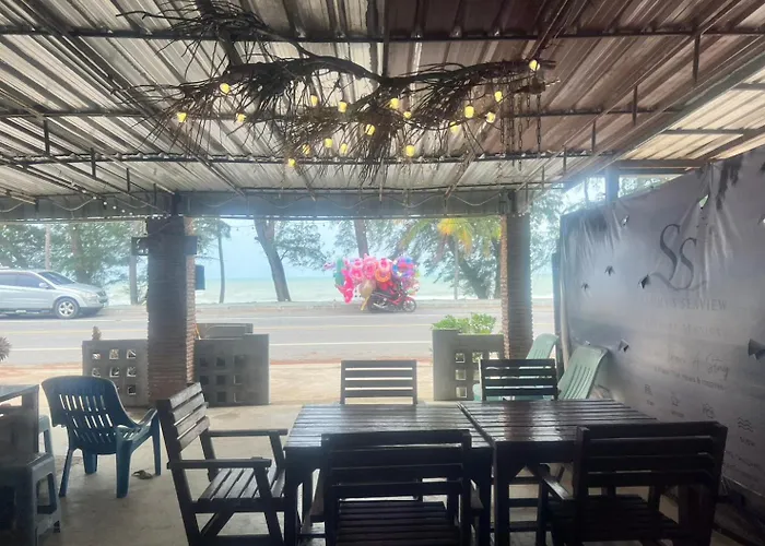 Sammy Seaview: Beachfront Golden Elephant at Mae Ramphueng