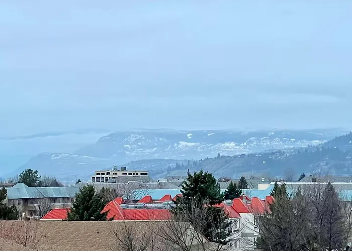 180 Mt View Huge Balcony 2Br 3Beds 2Bath 2Parkings Penthouse