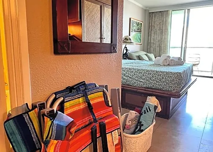 Luana Waikiki Park Views - No Resort Fees & Free Parking