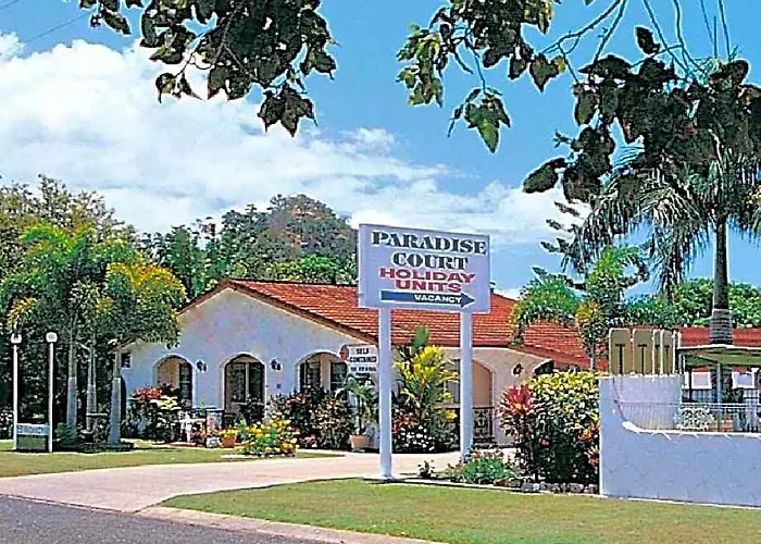 Paradise Court Holiday Units