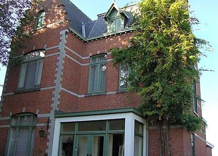 Charming 19Th Century Small Castle Fine Fleur Surrounded By Quiet Garden Brugge
