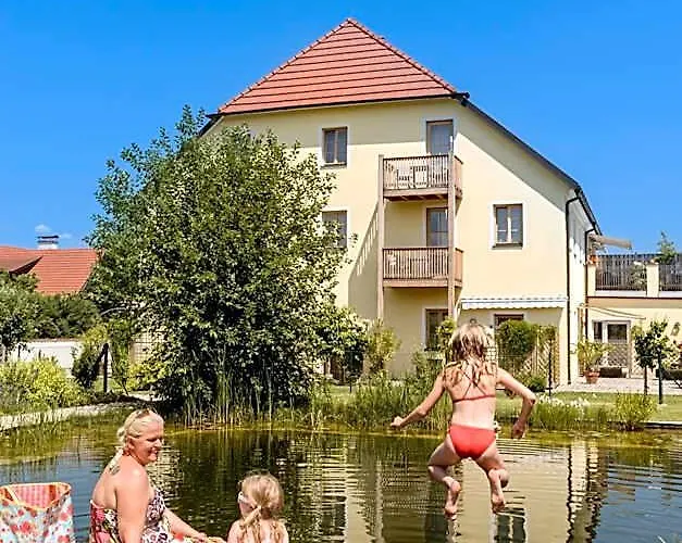 Ad Vineas Gaestehaus Nikolaihof-Hotel Garni
