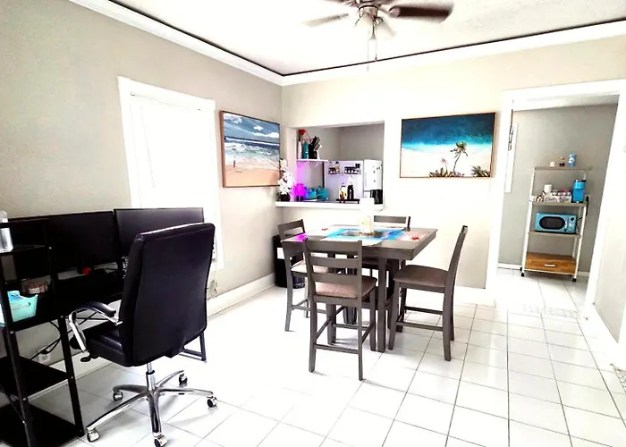 Casaazul: Beachfront Couples Retreat Near Pleasure Pier