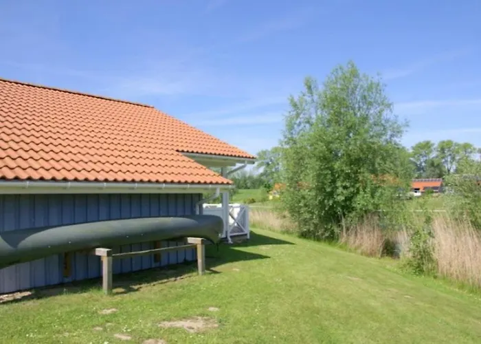 6 Personen Ferienhaus mit privatem Bootsteg, direkter Seelage, Kanu, Whirlpool und Sauna in Otterndorf
