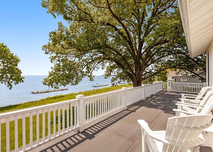 Waterfront Home With Scenic Porches, Yard, Grill, Jetted Tub, Central Ac, & Wd