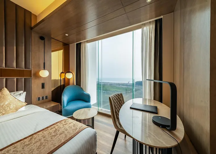 Best Western Plus Bay Hills