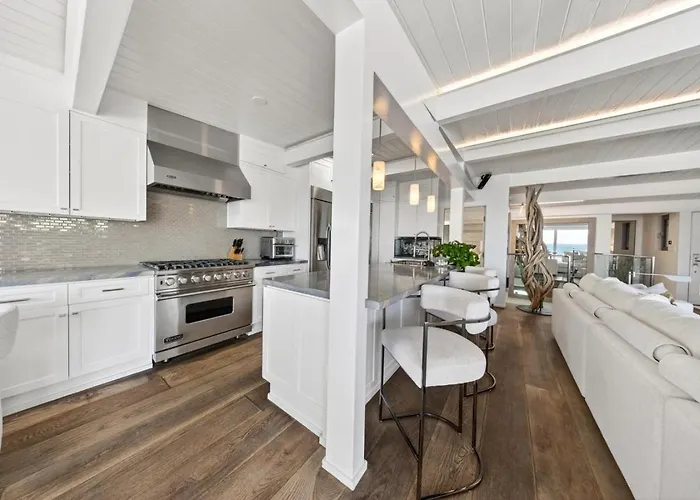 Malibu Beachfront 4Br, Sea Views & Beach Access