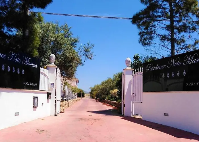 Hotel Residence Noto Marina Relais