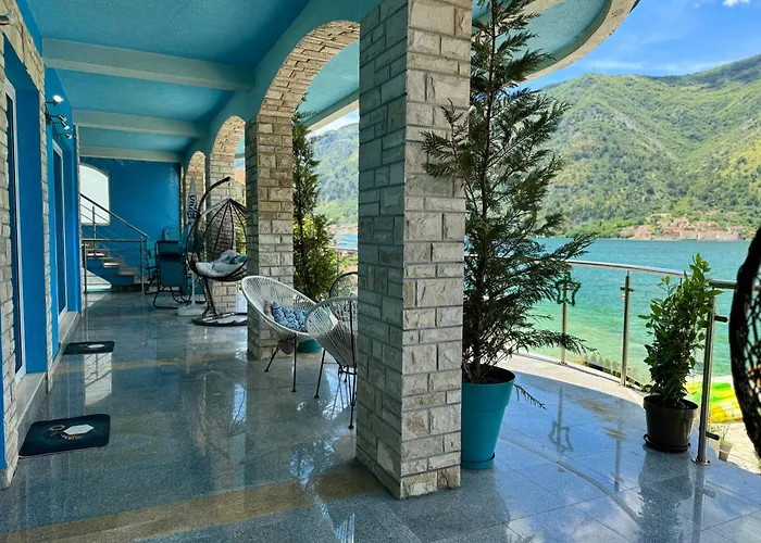 Maxim Azure Residence Waterfront Aparthotel