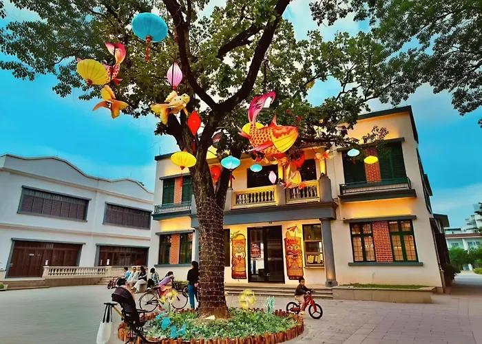 Yueluo Xishuang Bay Suites