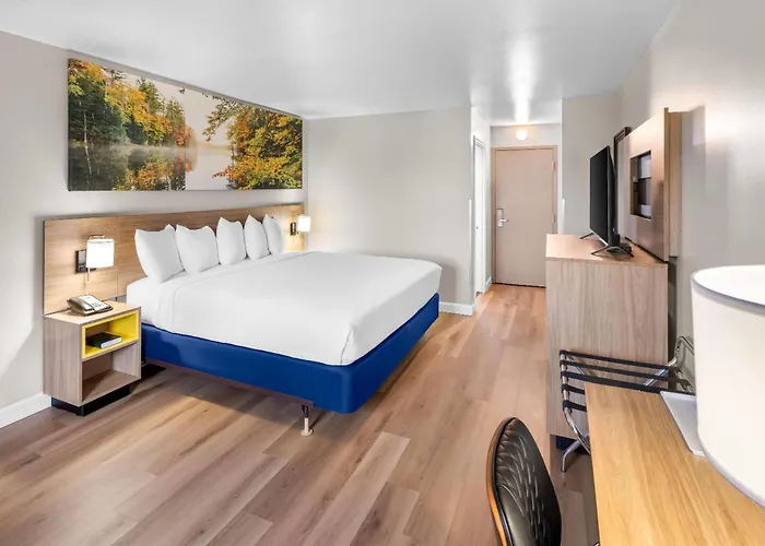 Days Inn By Wyndham Columbus East Airport