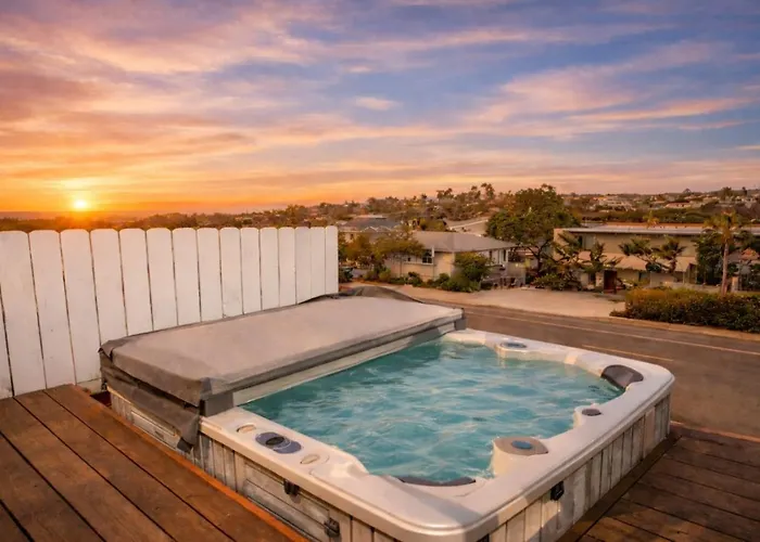 Encinitas Gem - Walk To Downtown & Beaches, Hot Tub