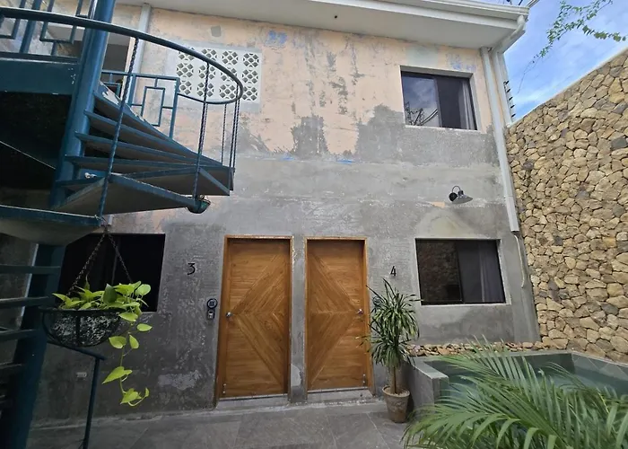 Modern Luxury Apartment In Town And Peaceful With Ac And Hot Water