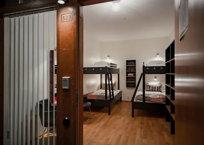 Are Hostel