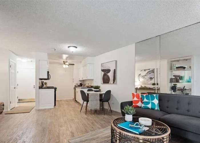 Oceanfront One Bedroom Retreat Near Riviera Village