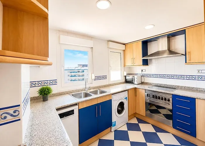 Sea Views And Free Parking By The Beach