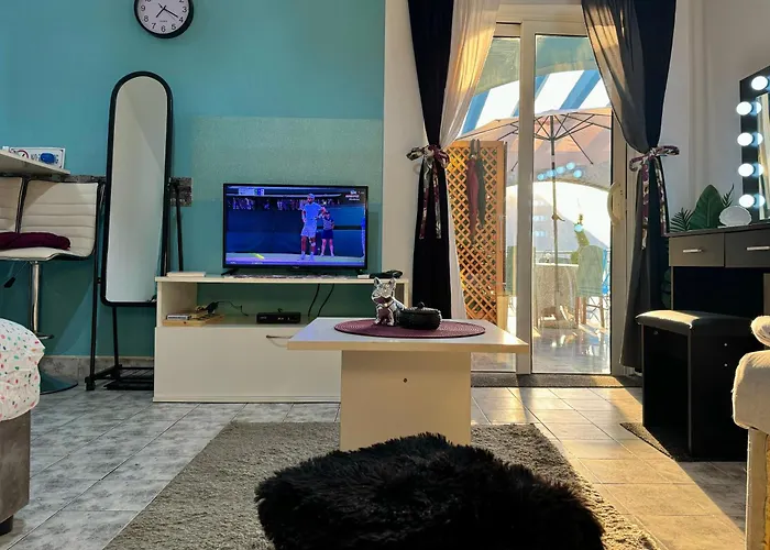 Maxim Azure Residence Waterfront Aparthotel